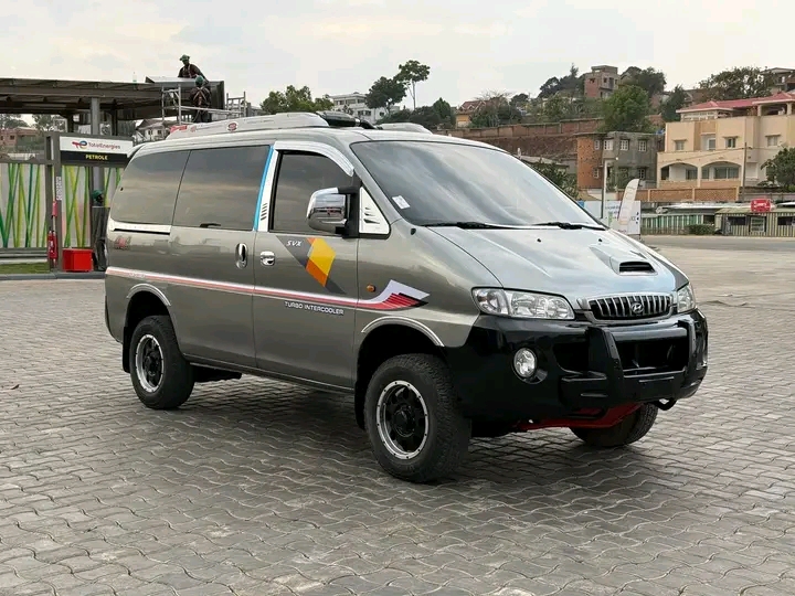 Hyundai Starex - location voiture Antananarivo Madagascar